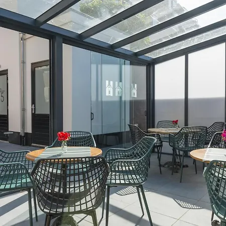 Hotspot Location, Wifi, Ac, Bed En Koffie Harmony