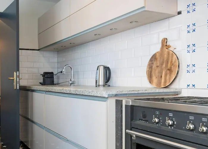 Hotspot Location, Wifi, Bed En Koffie Harmony * Tilburg